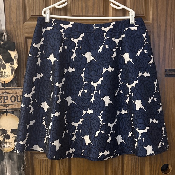 Lane Bryant Navy and White Floral Circle Skirt - Picture 3 of 6